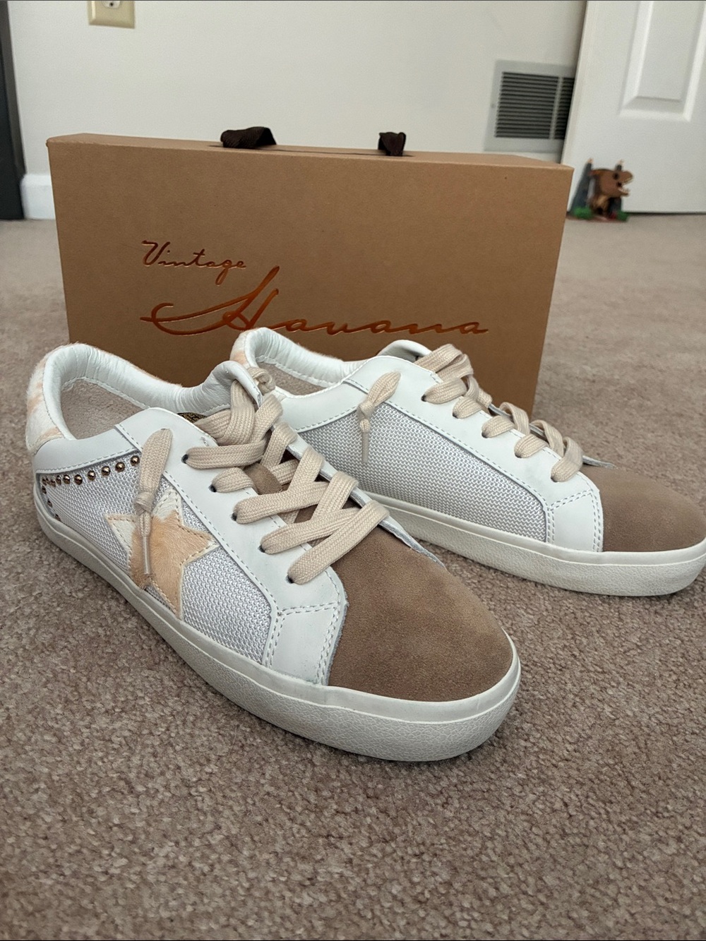 Vintage Havana Valery Tan & White Low-Top Sneakers